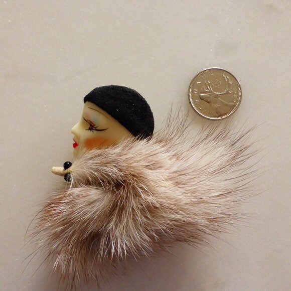Beautiful Vintage Flapper Pin Brooch with Fur & Black Suede 1970s Collectible - Picture 4 of 7